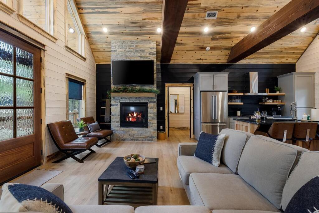 Lone Pine Lodge. Brand New! 2 Bedroom Luxury Cabin. Broken Bow Εξωτερικό φωτογραφία