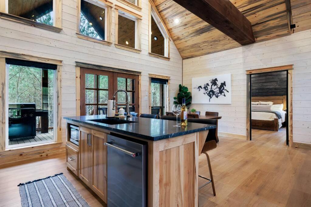 Lone Pine Lodge. Brand New! 2 Bedroom Luxury Cabin. Broken Bow Εξωτερικό φωτογραφία