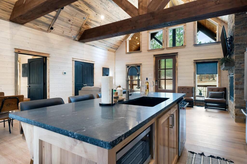 Lone Pine Lodge. Brand New! 2 Bedroom Luxury Cabin. Broken Bow Εξωτερικό φωτογραφία